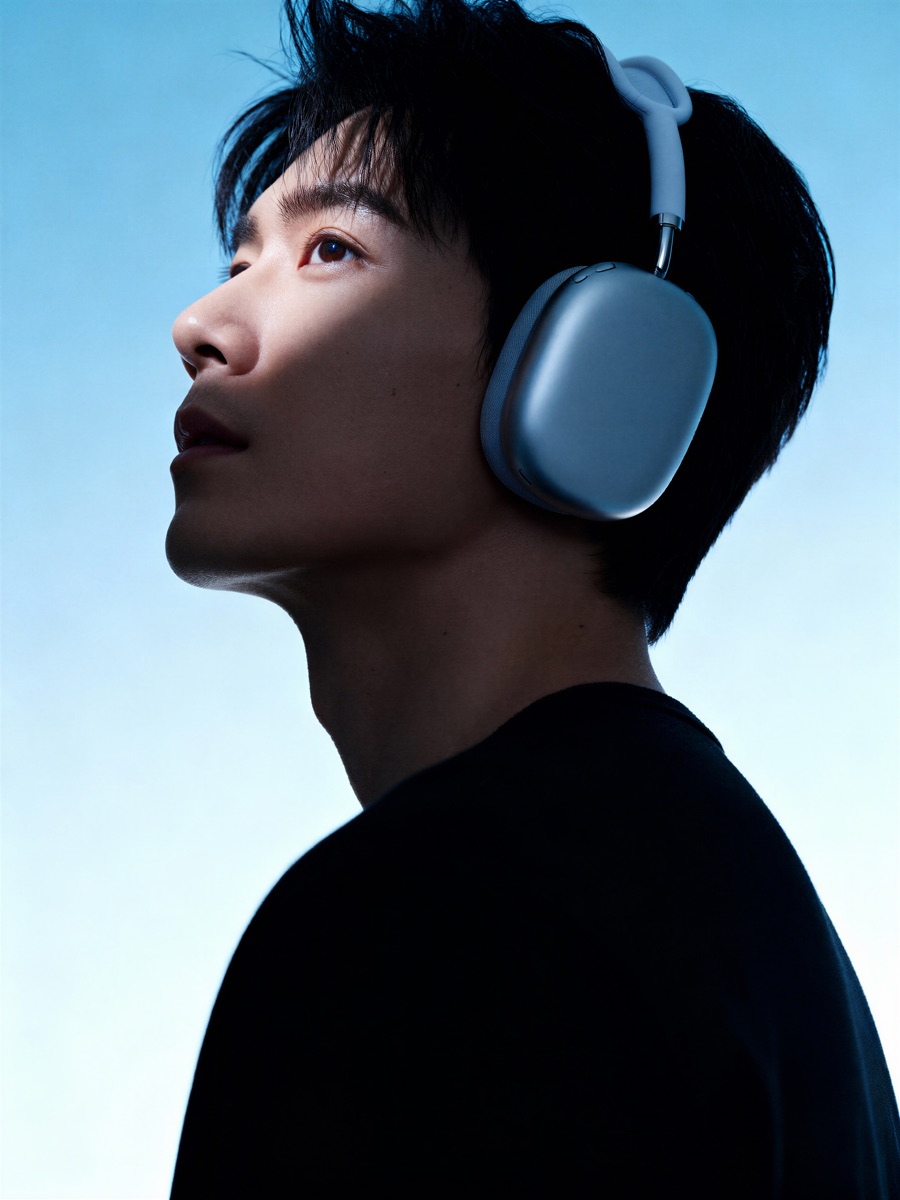 Headphones 07